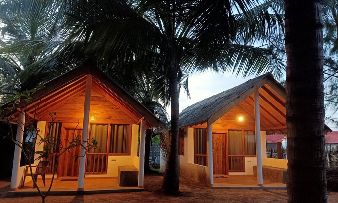 Pottuvil Division 2 Villa | SAND DUNE AC VILLA nSuper Nature, close to great hiking trails nW/Full Kitchen n