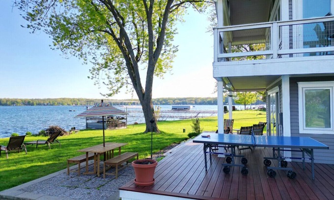 Onsted House | Sand Lake Getaway *Lakefront!*
