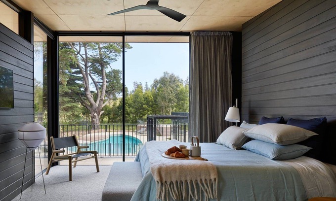 Shoreham House | Sand Steps (Heated Pool)