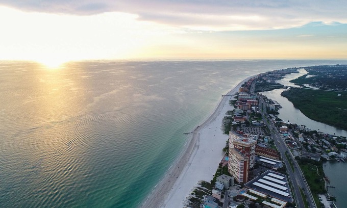 Redington Shores Hotel | Sand Vista Vacation Rentals