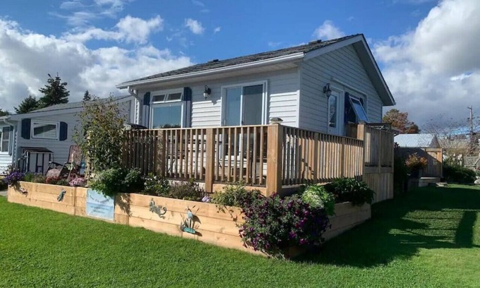 Wellington House | Sandbanks Cottage at The Birch