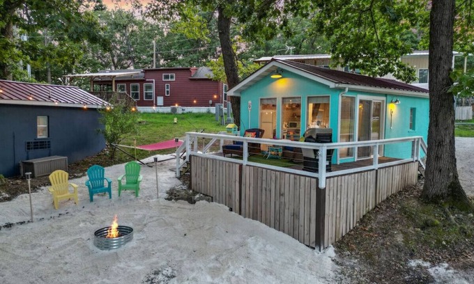 Sunrise Beach Apartment | Sandbox 9-Boat Slip, SUPs, Fire Pit, Pet Friendly