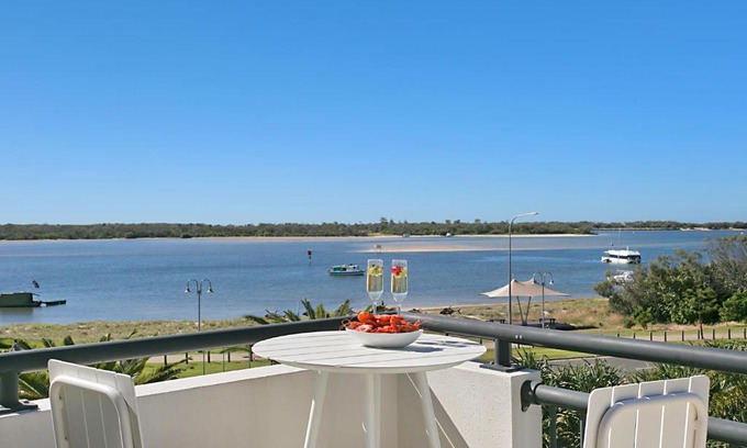 Labrador Apartment | Sandcastles On The Broadwater