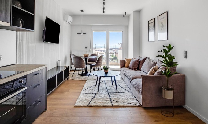 Thessaloniki Apartment | Sanders Arch - Darling 1-Bdr. Apt. w/ Balcony
