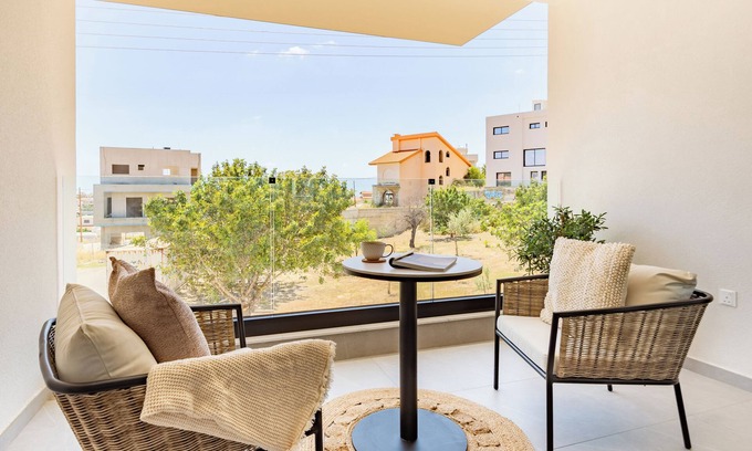 Agios Athanasios Apartment | Sanders Eduardovich - Cute 1 Bdr Apt with Balcony