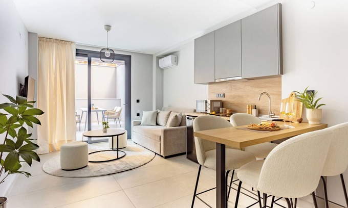 Thessaloniki City Centre Apartment | Sanders Tower Centre - Cute 1 -Bdr Duplex w Terrace