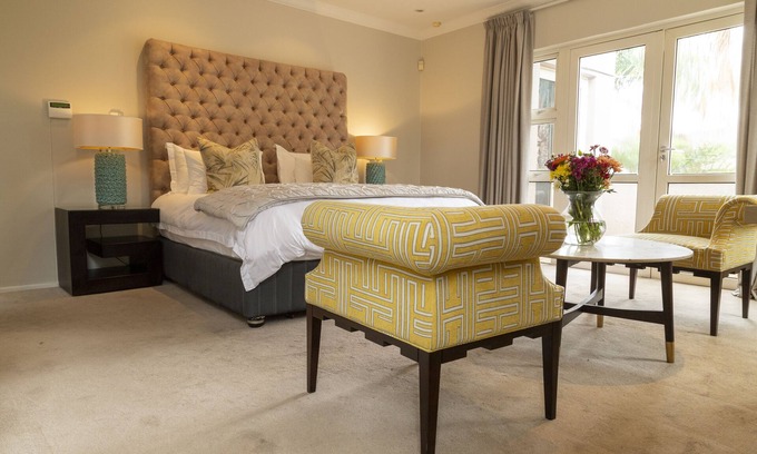 Greater Johannesburg Metropolitan Area Villa | Sandhurst Villa close to Sandton City