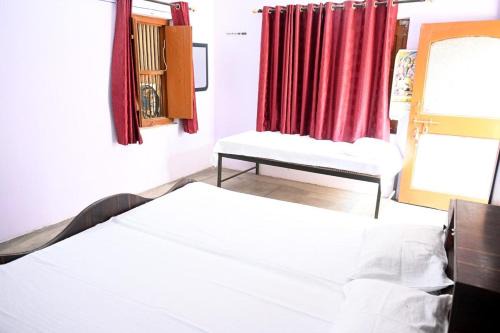 Faizabad House | Sandhya Guest House