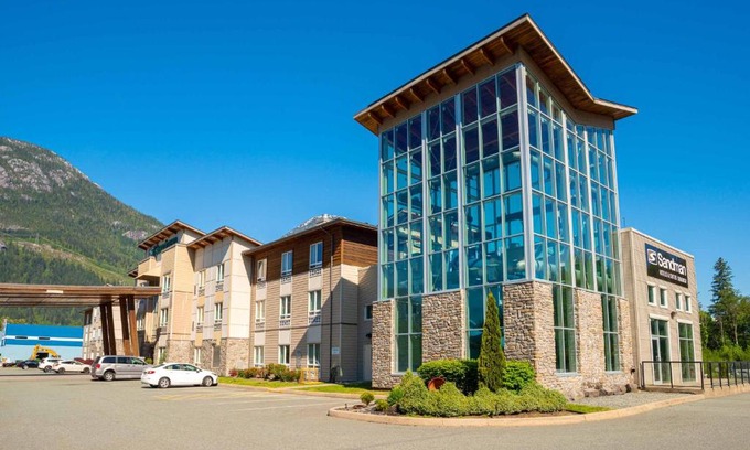Squamish Hotel | Sandman Hotel and Suites Squamish