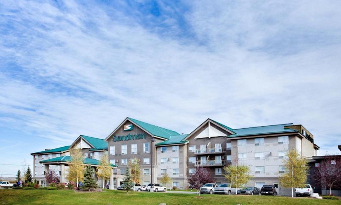 Northwest Calgary Hotel | Sandman Hotel & Suites Calgary West