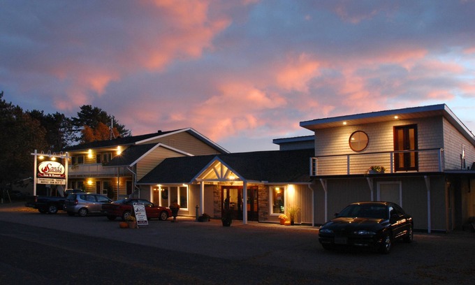 Golden Lake Hotel | Sands on Golden Lake