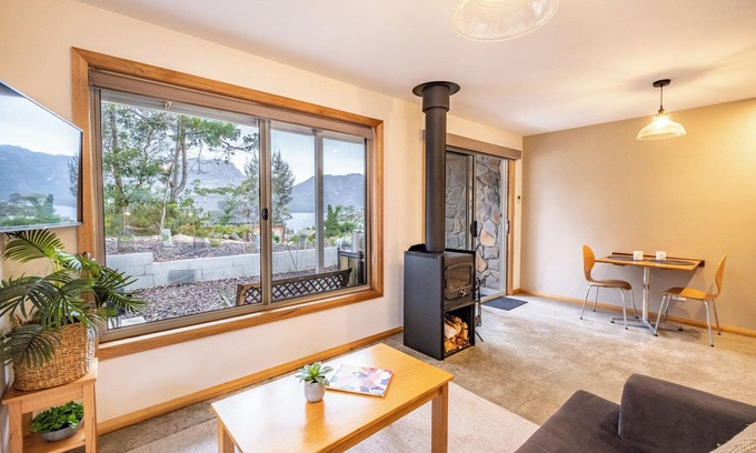 Coles Bay Apartment | Sandstone (FS8) - Freycinet Holiday Houses
