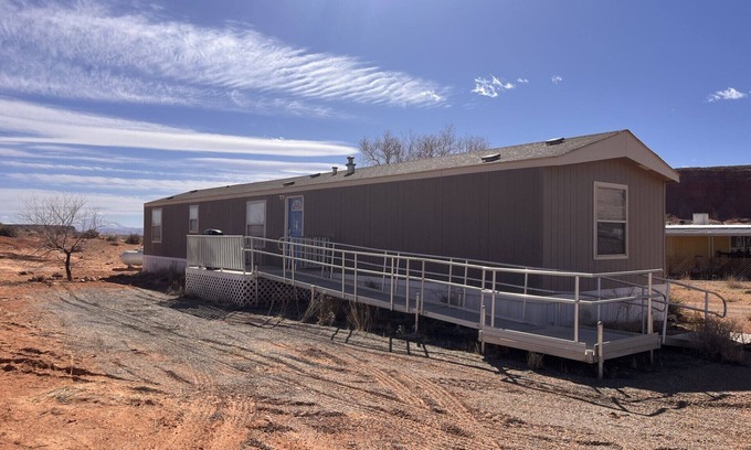 Ticaboo House | Sandstone Handicap Accessible: 15 min from Lake Powell