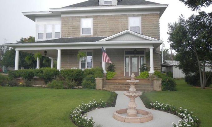 Llano Bed & Breakfast | Sandstone Street Bed and Breakfast