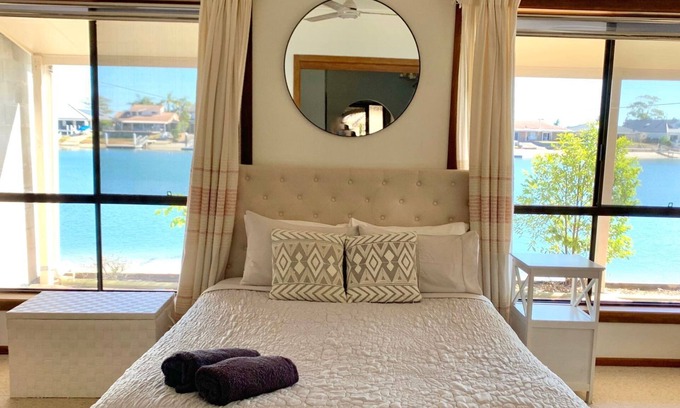 Yamba House | Sandy Bay | Pet Friendly Waterfront