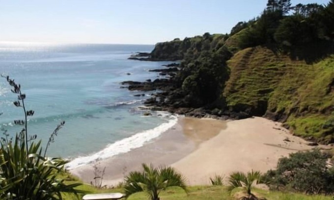 Mahinepua House | Sandy beach Mahinepua