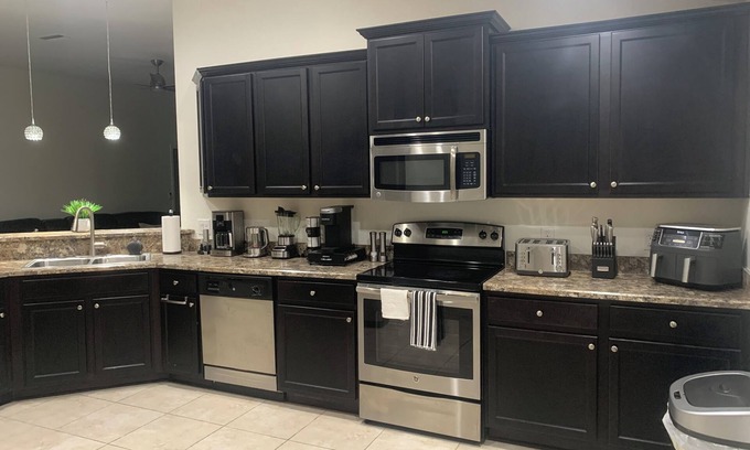 Balm House | Sandy Escape: 4BR 2BA Near Beach