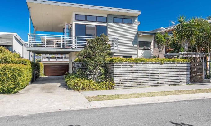 North Creek House | Sandy Feet