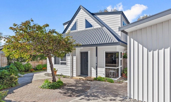 Papamoa Beach Cottage | Sandy Feet - Papamoa Beach Holiday Home