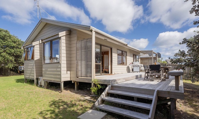 Matarangi House | Sandy Haven - Matarangi Holiday Home
