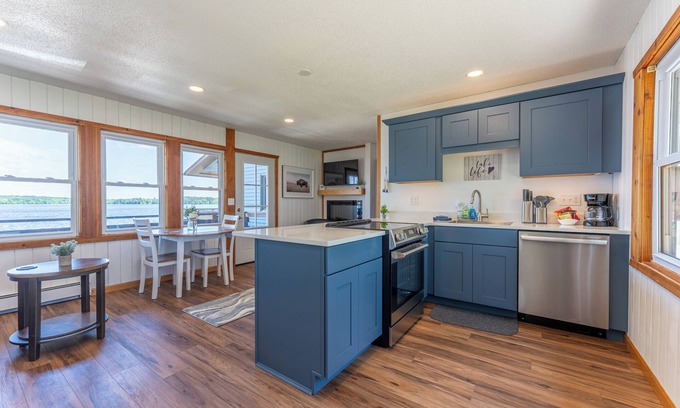 Ely Resort | Sandy Point Resort Suit, amazing 365 Lakeview
