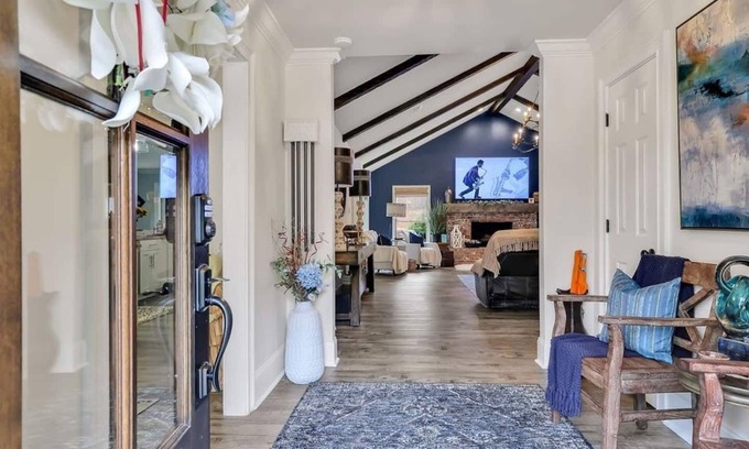 Sandy Springs House | Sandy Springs Retreat