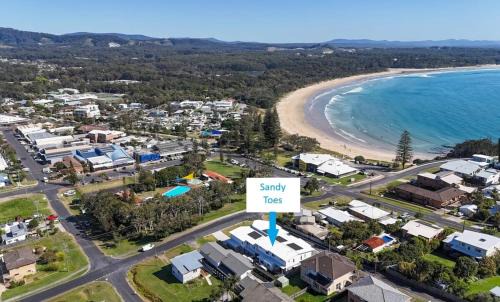 Woolgoolga Apartment | Sandy Toes - Walk to Beach, Pet Friendly, Stylish