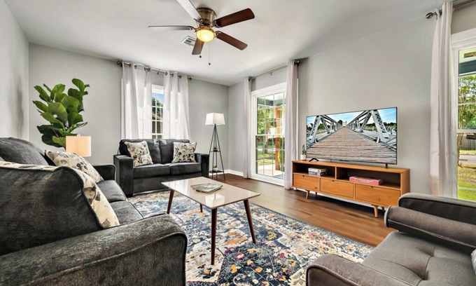Brookview House | Sanger Suite, NEW Midterm ready, fully furnished- Waco/Baylor/Silos