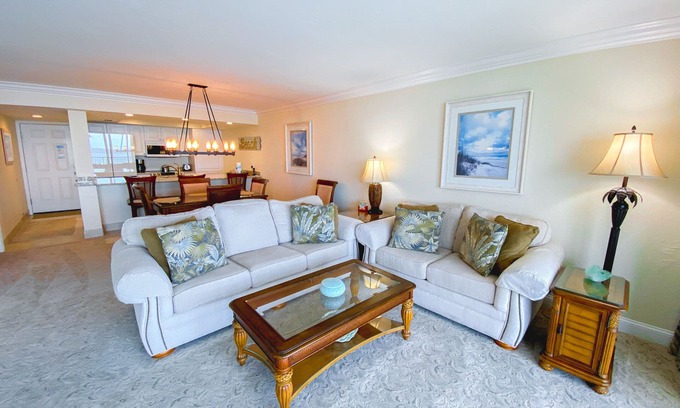 Punta Rassa Condo | Sanibel Harbour Resort Harbour Tower 516: Luxury unit overlooking the sparkling waters