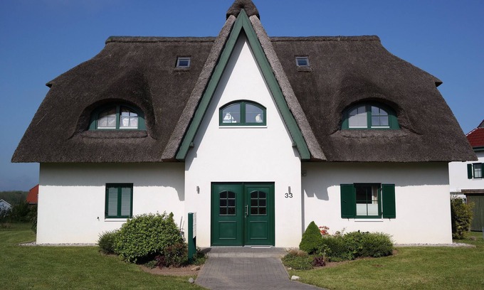 Dassow Apartment | Sanibel Island - Island of bliss - thatched house on the Baltic Sea