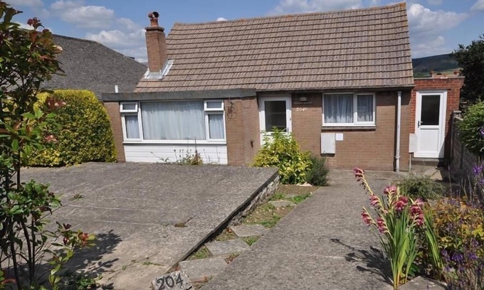 Swanage Cottage | SANJERNIN, pet friendly, with a garden in Swanage
