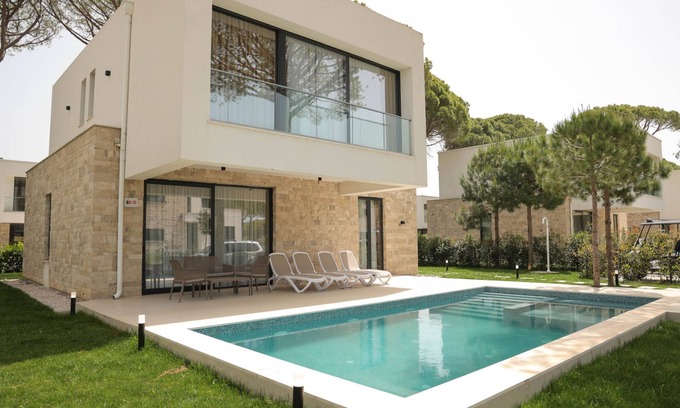 Ishem Apartment | Sanpietro Vacation Deluxe Villa