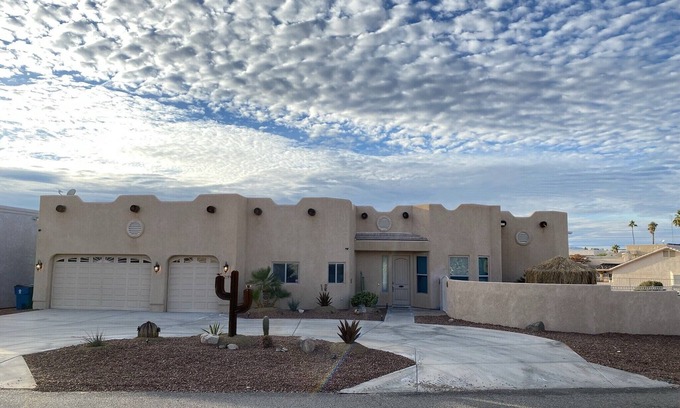 Residential Estates House | Santa Fe Lake Escape