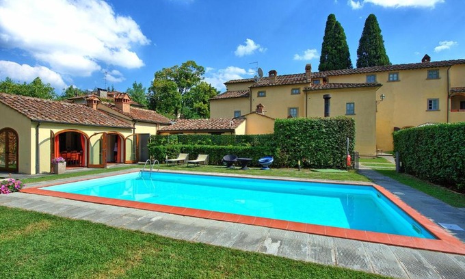 Subbiano Villa | Santa Flora by PosarelliVillas