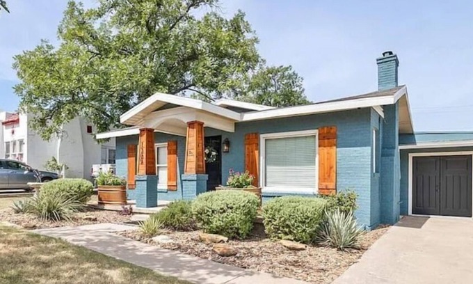 San Angelo House | Santa Rita Señorita