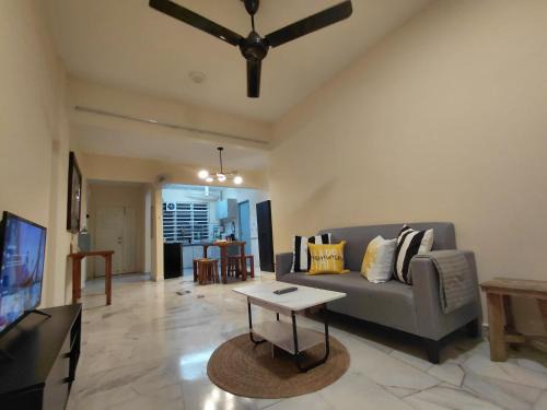 Tanjung Tanah Merah Apartment | Santai by SammyC, 3 Pax