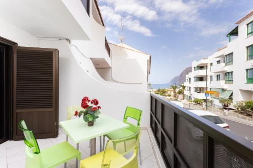 Los Gigantes Apartment | Santana Sunshine by Sunkeyrents