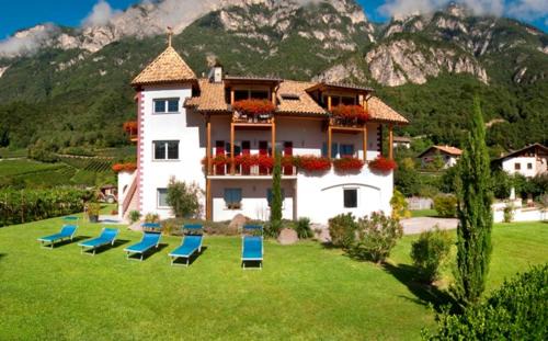Kurtatsch an der Weinstraße Apartment | Santlhof-Chardonnay
