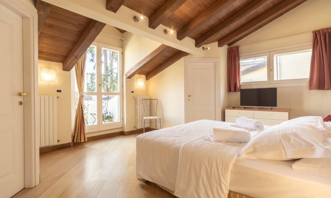 Historic Center Apartment | Santo Stefano Apartments Attic with Terrace
