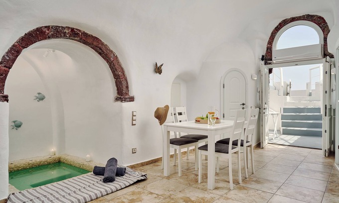 Imerovigli Hotel | Santorini Mansion Cave House Jacuzzi Sea View 6pax