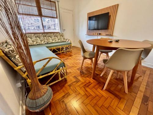 Gonzaga Apartment | Santos Praia Gonzaga Varanda Cinematográfica - Melhor localização do Bairro