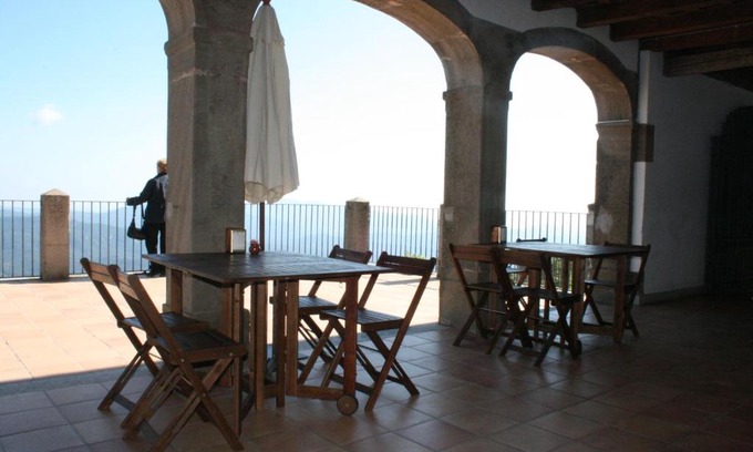 Sant Feliu de Pallerols Hotel | Santuari de la Salut de Sant Feliu de Pallerols