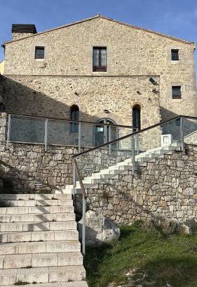 Albanya Hotel | Santuari Mare de Déu Del Mont Restaurant-Hostatgería