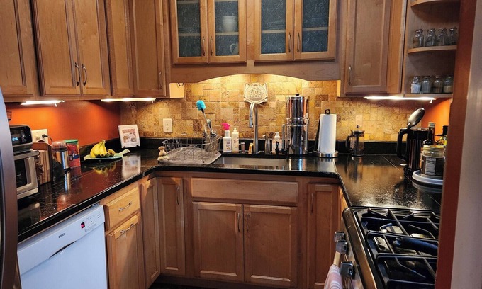 Reveille House | Santuary in the Woods with Heating, Wood stove, Sauna, WiFi