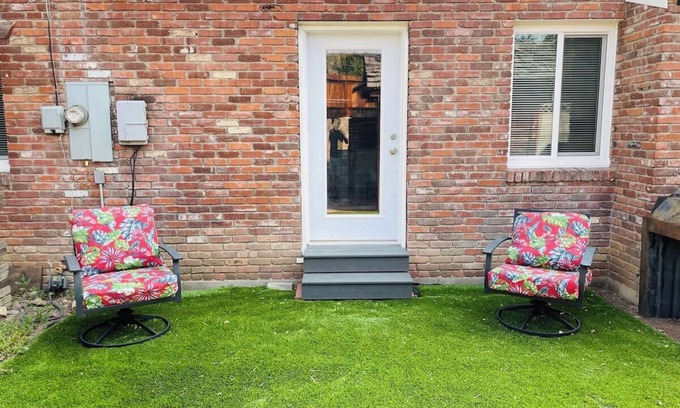 West University House | Sapphire by West University/pet OK/Sleeps 8