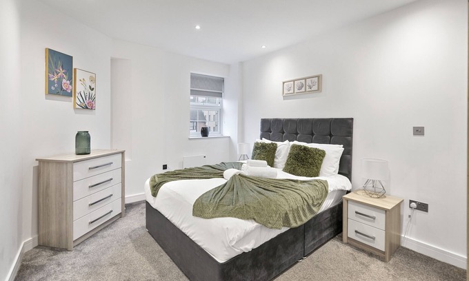 Golders Green Apartment | Sapphire Mansion