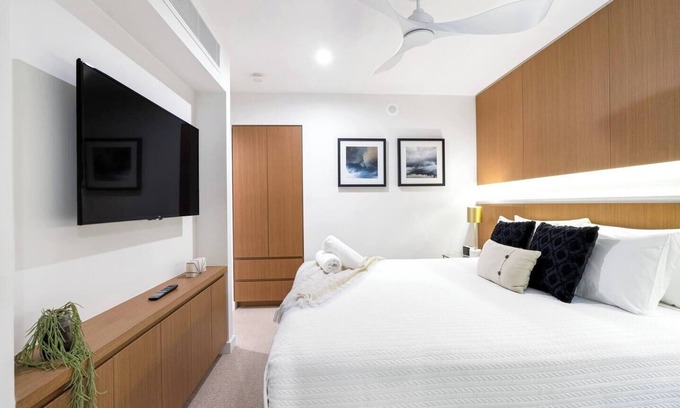 Cairns Central Business District Apartment | Sapphire Suite Central Boutique Resort Vibes