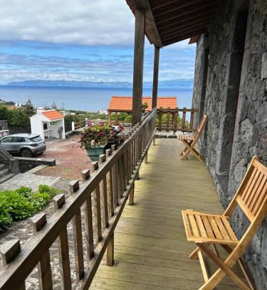 Sao Roque do Pico House | Sara Village