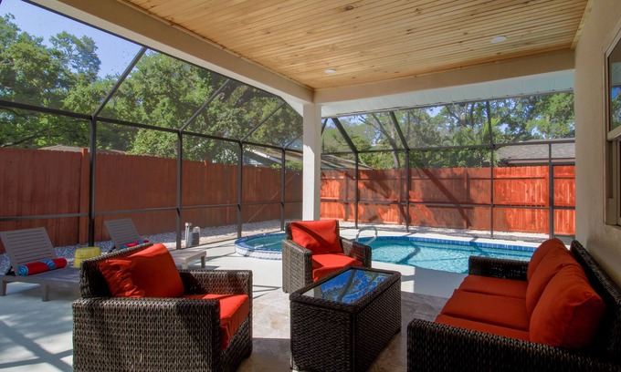 South Gate Ridge House | Sarasota modern house, saltwater pool, close to beaches and downtown!