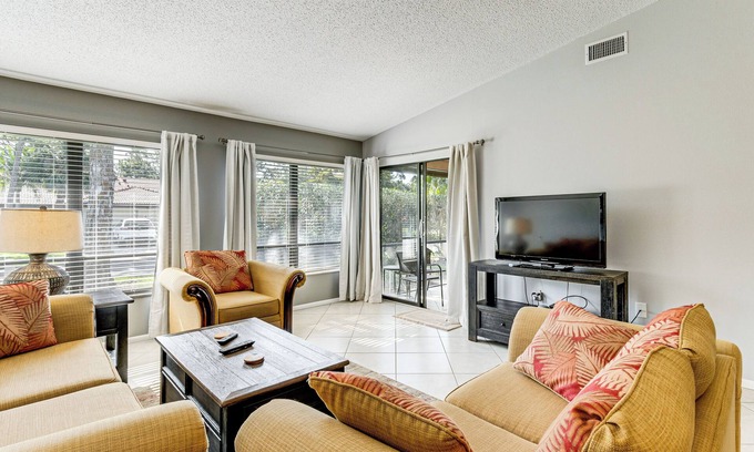 Sarasota Villa | Sarasota Villa w/Pool Access ~ 4 Mi to Beach!